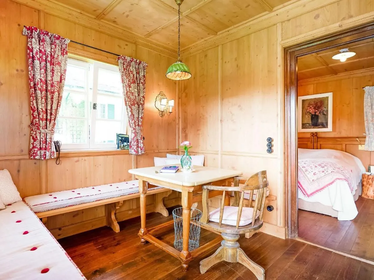 Quaint Holiday Home With Fireplace And Terrace Pahl